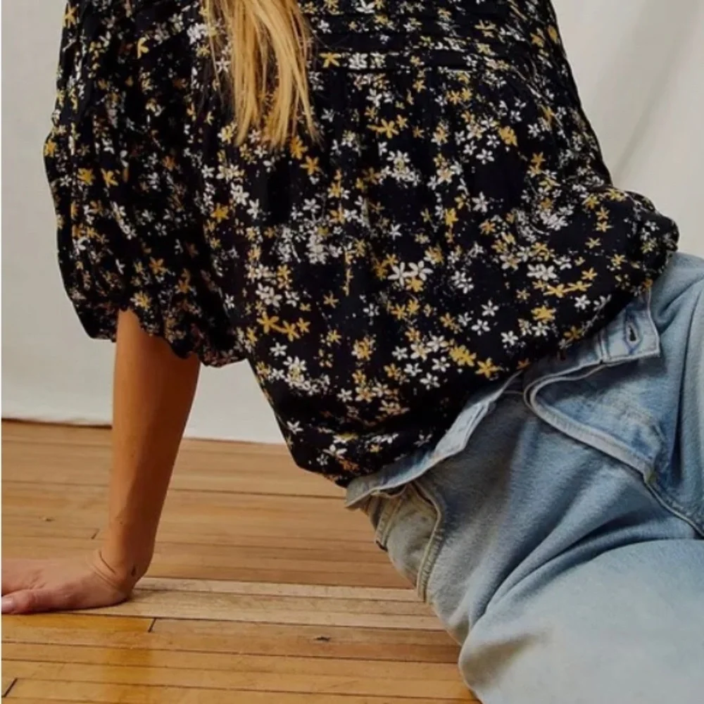 Free People NWT sz small intimately black/yellow floral w puffy sleeves bodysuit - Picture 2 of 13